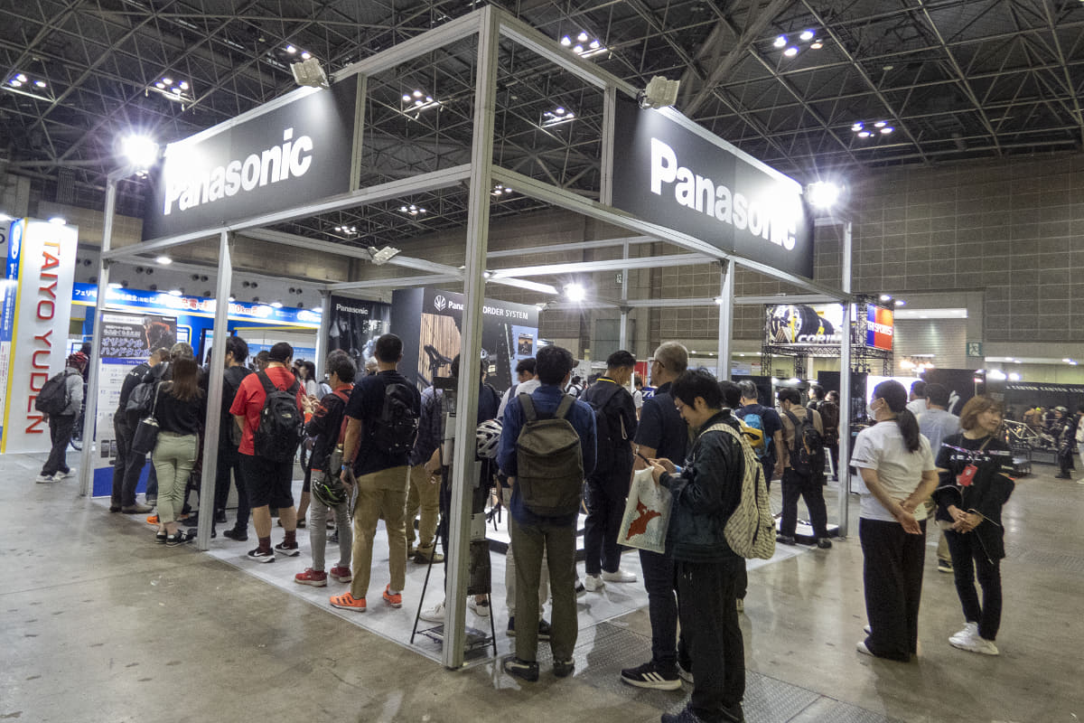 オーダーメイド・チタンフレームの試乗が多数でしたが、XEALTに試乗する人も数多く見かけました