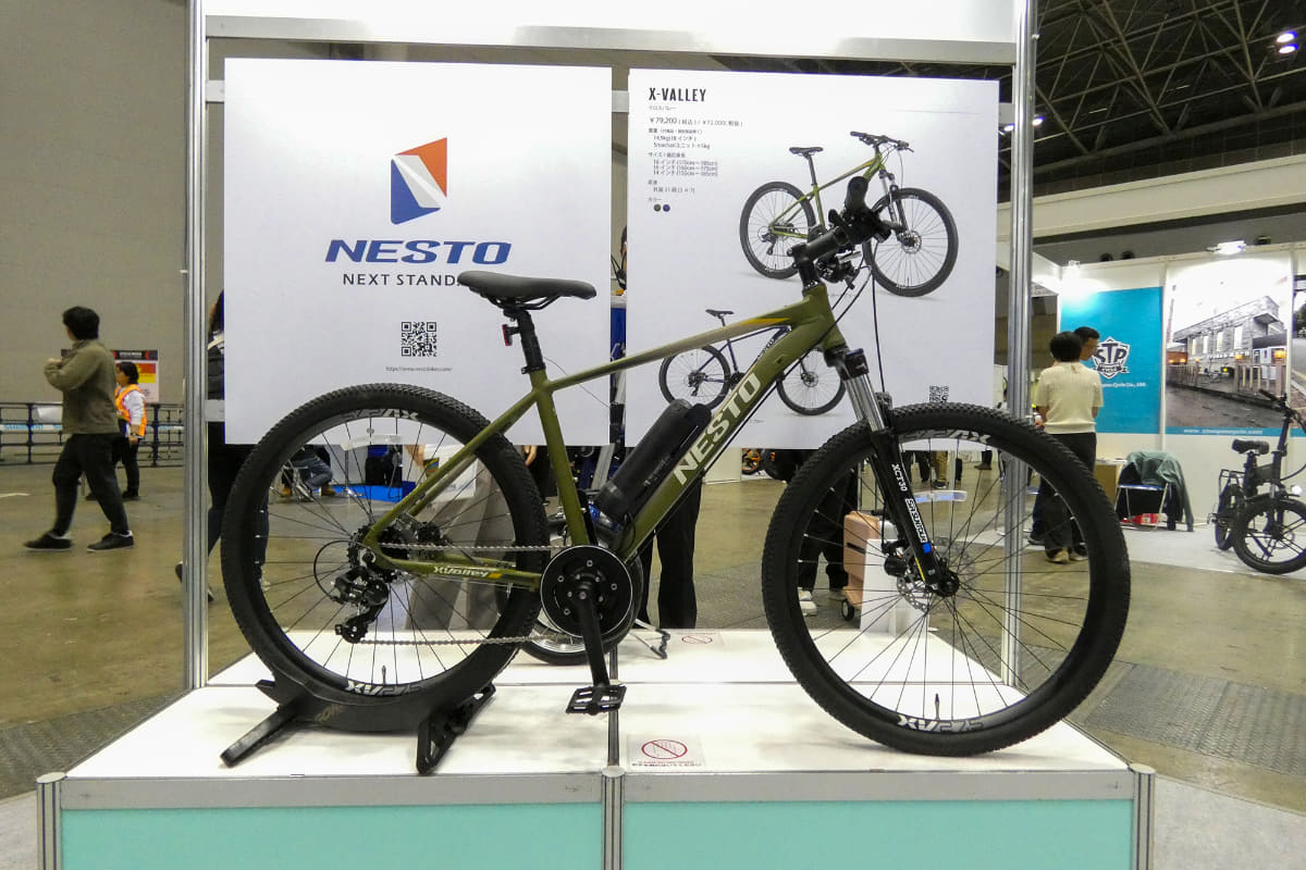 NESTO(ネスト)のMTB「X-VALLEY」にスマチャリシステムを組み込んだもの。価格はだいたいベース車の10万円アップ程度になると予想されるので、手頃なe-MTBになるかも