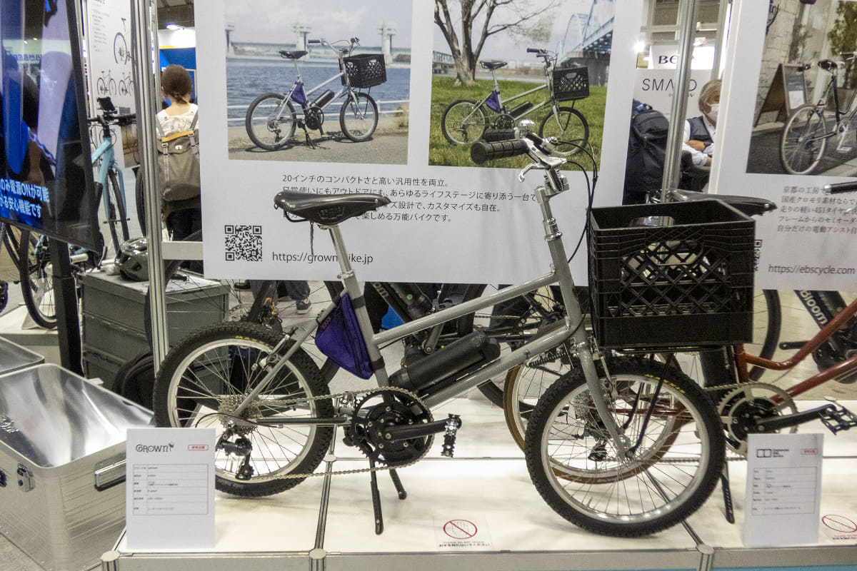 GROWN(グロウン)の「EVERY」という20インチモデルですが、これもクロモリのフレームを手がけるのはE.B.S