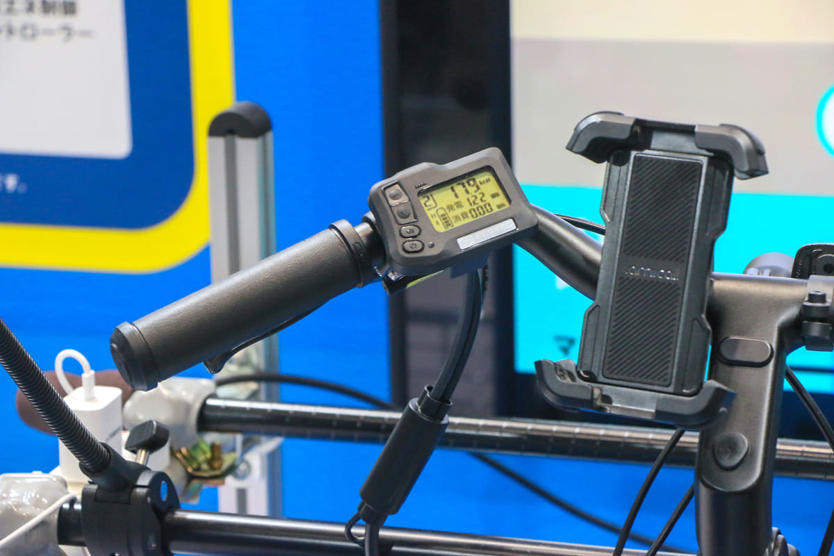 発電した電力はメーター部で確認することができます。消費カロリーなども表示可能