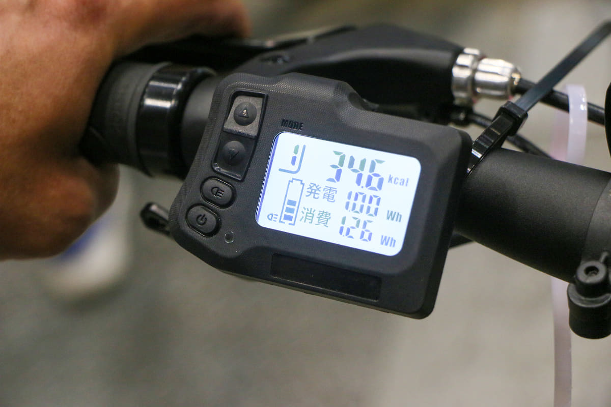 発電量と消費量、消費カロリーなどを見ながら走れます