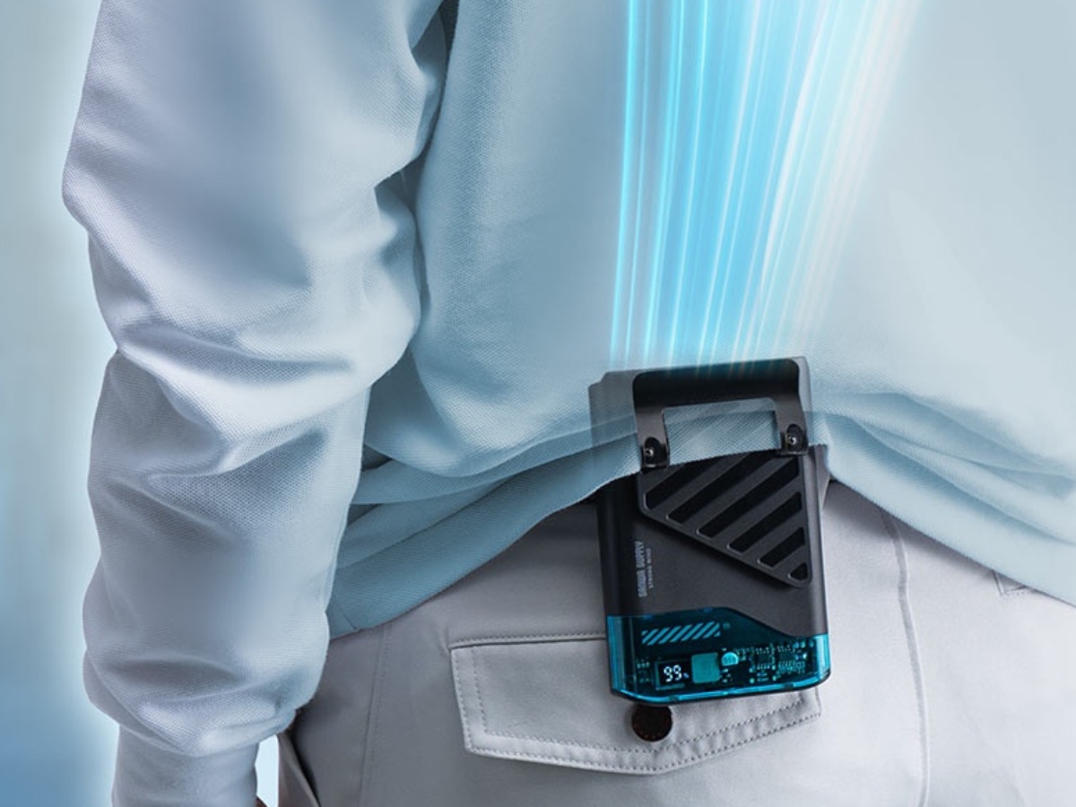 ベルトに固定してウエストファンとして使える