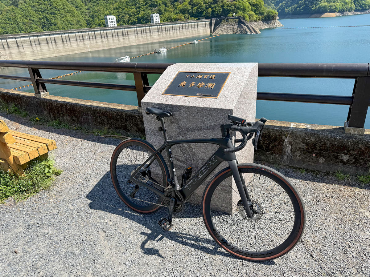 楽しく走りながら奥多摩湖へ到着しました