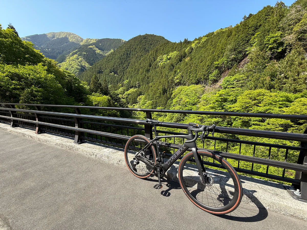 奥多摩湖からの下り。Domane+ SLR 7だといつもより快適に走ることができました。振動が少なく、スムーズに下れます。ブレーキもしっかり効くので安心して走れました