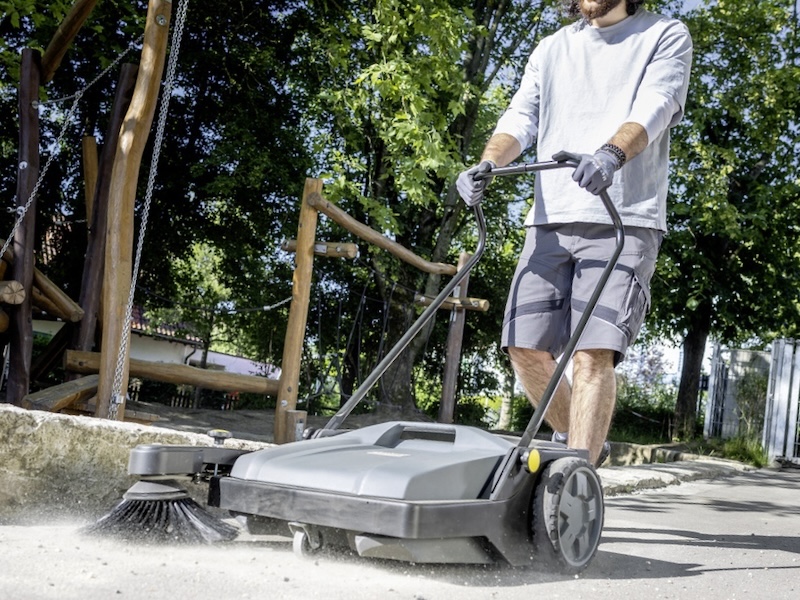 ほうきで5時間かかる作業を、1時間で完了できる