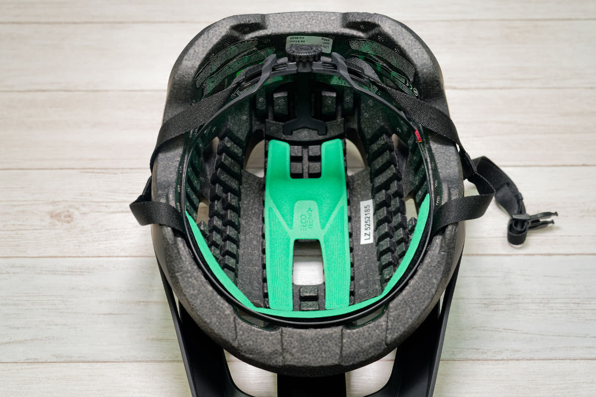 ヘルメットの内側