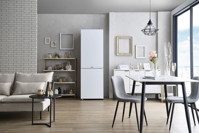 355Lモデルの冷凍冷蔵庫「JR-M36A」。右開きのみ