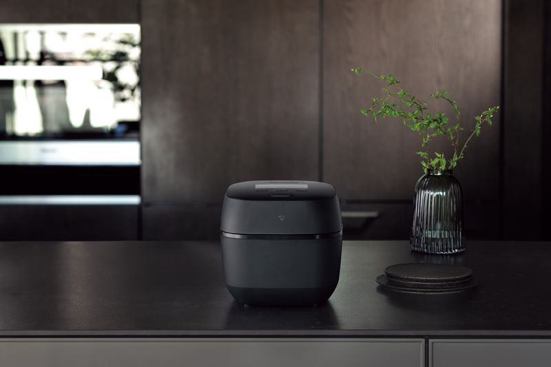 圧力IH炊飯ジャー「炎舞炊き NX-AA型」。写真は黒色