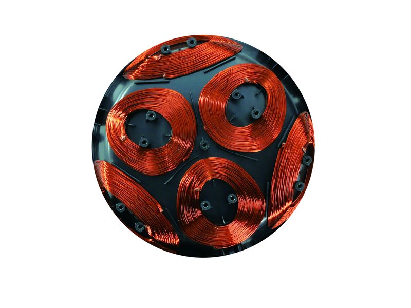 異なる2種類の底IHヒーターの部分的な集中加熱により、縦横無尽に複雑で激しい対流を生み出す