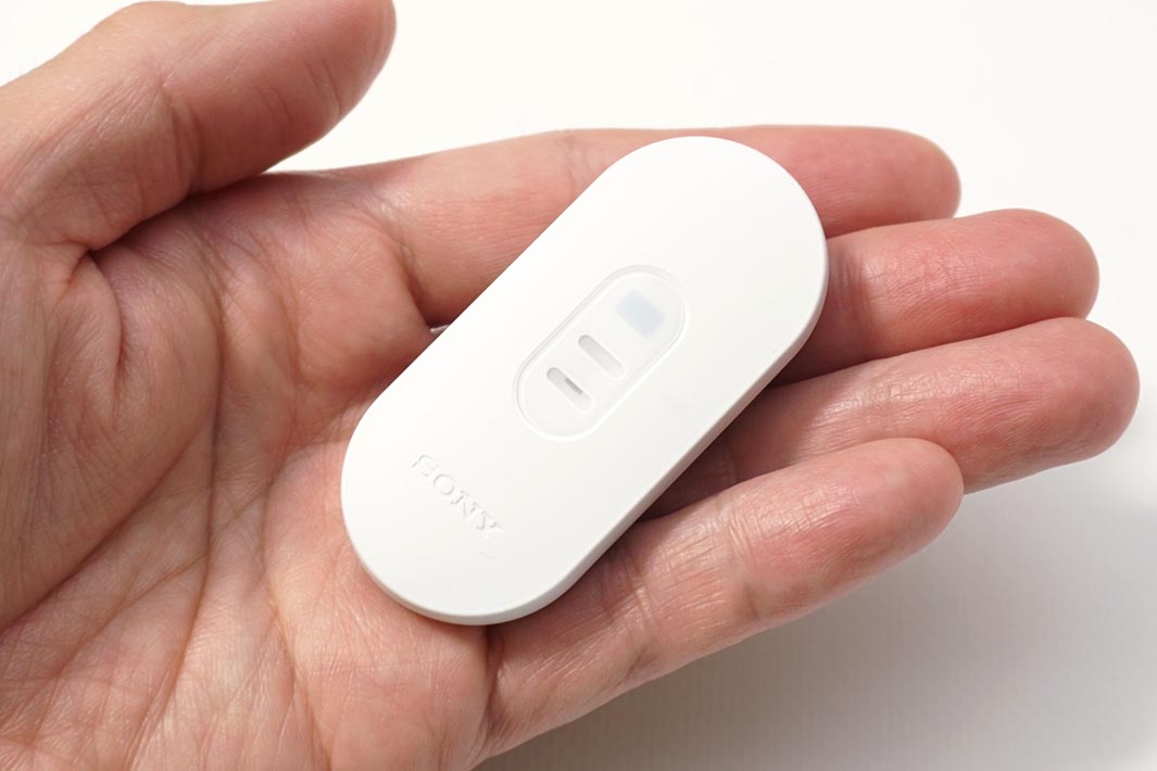 「REON POCKET TAG」は、REON POCKET専用のアクセサリーとして2023年モデルのREON POCKET 4と同時に発売。内蔵のセンサーでタグ周辺環境の温度や湿度を計測。REON POCKET本体と連動しながら冷温感をスマートに制御