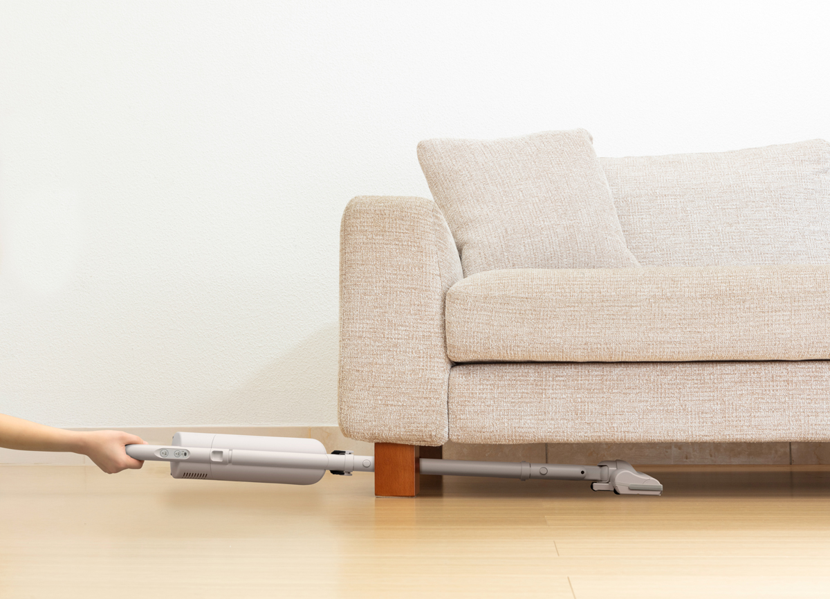 ヘッドが浮かず、家具の下も掃除しやすい「床ピタ設計」