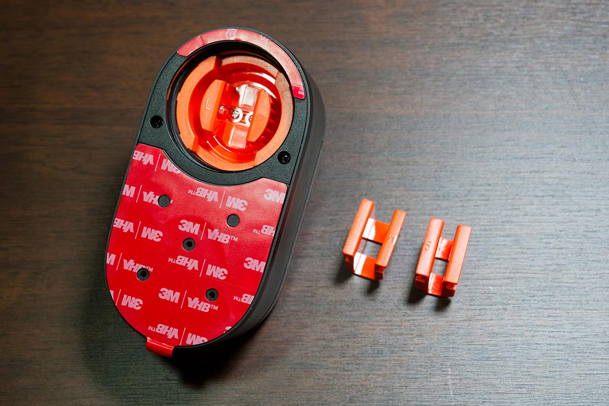 サムターンを挟み込む部分は3サイズのパーツから選択する