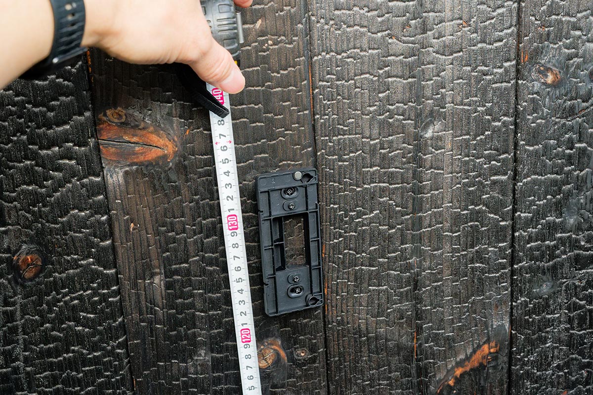 我が家にはまだ背の低い小学生もいるので、120cm余りの高さに固定した