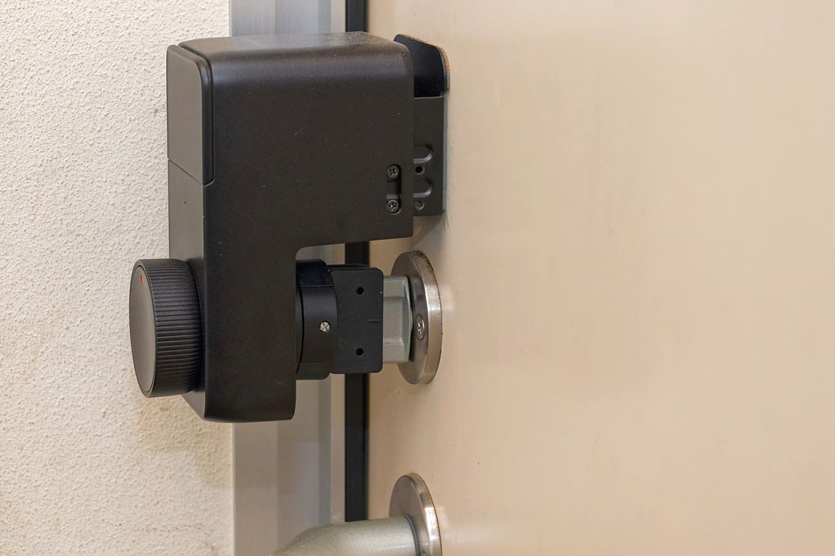 ロックProは台座による高さ調整が必要になるケースが多く、飛び出る量が大きい