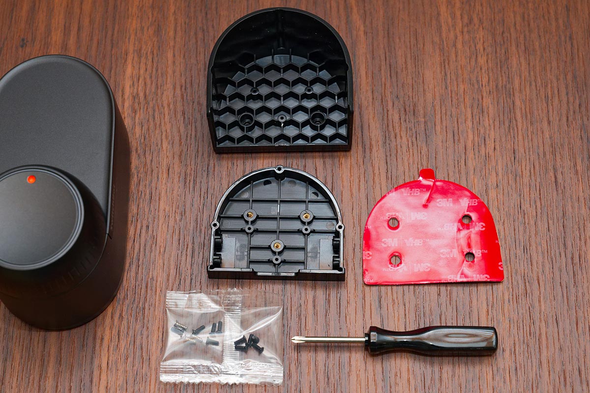 ロックUltraに台座は付属せず、「SwitchBot ロックUltra用高さ調整プレート」として別売オプションに