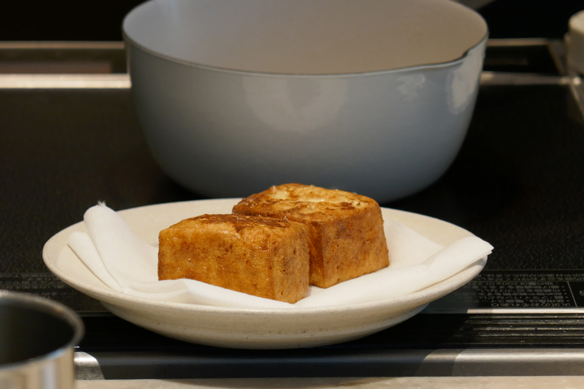 揚げ物にも対応。豆腐を揚げて出来立ての厚揚げがたのしめる