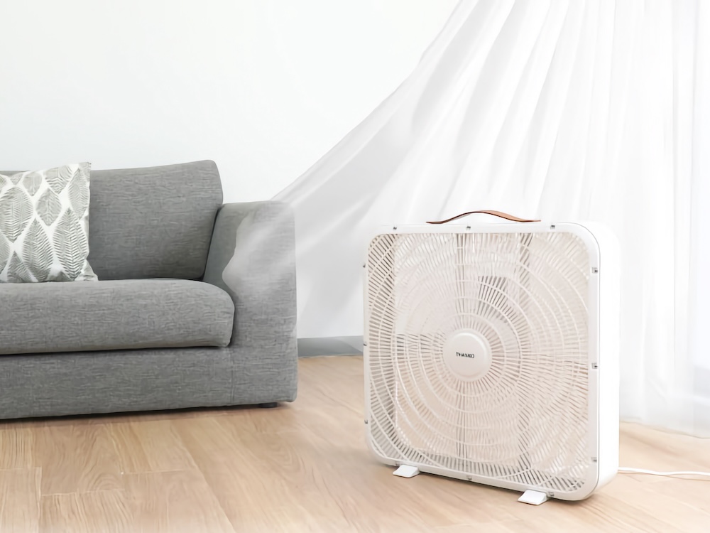 直径44cmの大型5枚羽根で強力な風を起こす