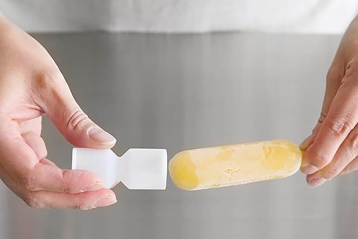 折った残りのアイスの断面にカバーをはめ込むだけ