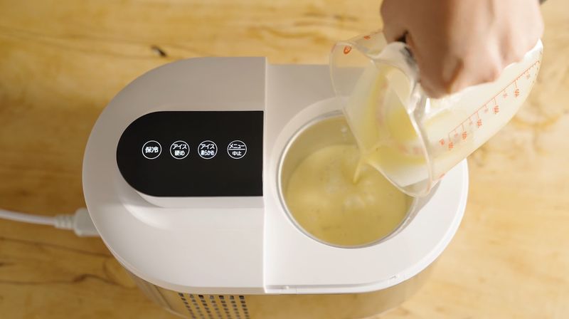 事前冷却不要で材料を入れてすぐにアイスクリームを作れる