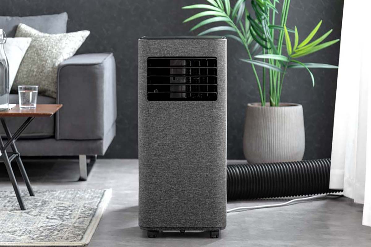 画像のカラーは新色「ファブリックブラック」