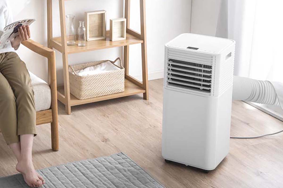 スポットクーラー 猛暑対応モデル。画像のカラーはホワイト