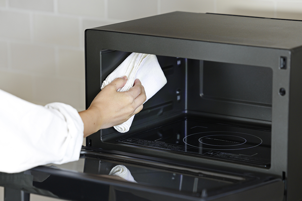 汚れがつきにくく拭き取りやすい「さっピカコート」で手入れが簡単