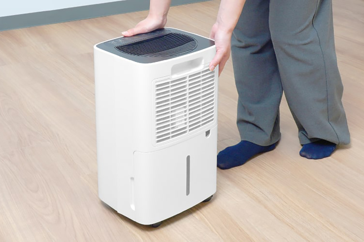 360度回転キャスターと持ち運びに便利な取っ手を備える