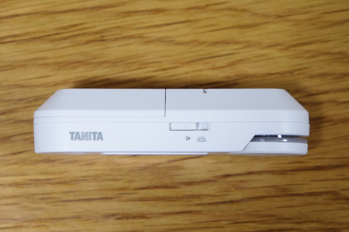 電源スライドスイッチで、アラーム音とLEDの設定ができる