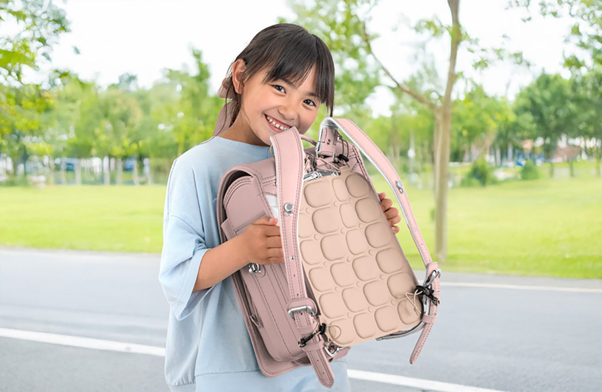 新色「スモーキーピンク」