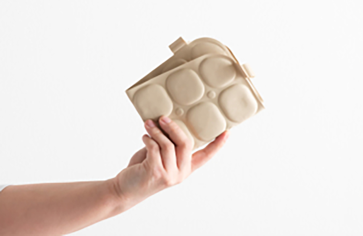 重量は約200gと軽量