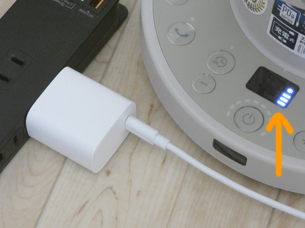 充電中は操作部中央にある表示窓の充電目盛りが点滅する