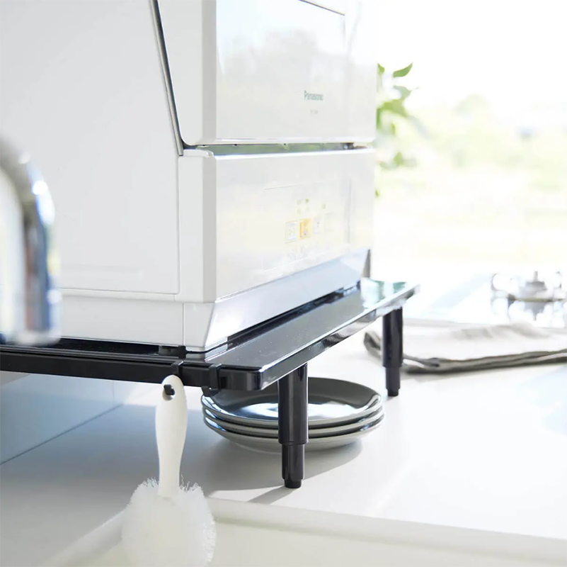 調理小物などが掛けられるフックも付属する