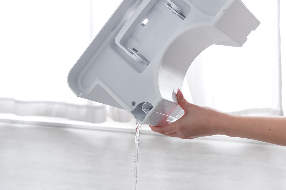 タンクはフタ付きで、水がこぼれにくい