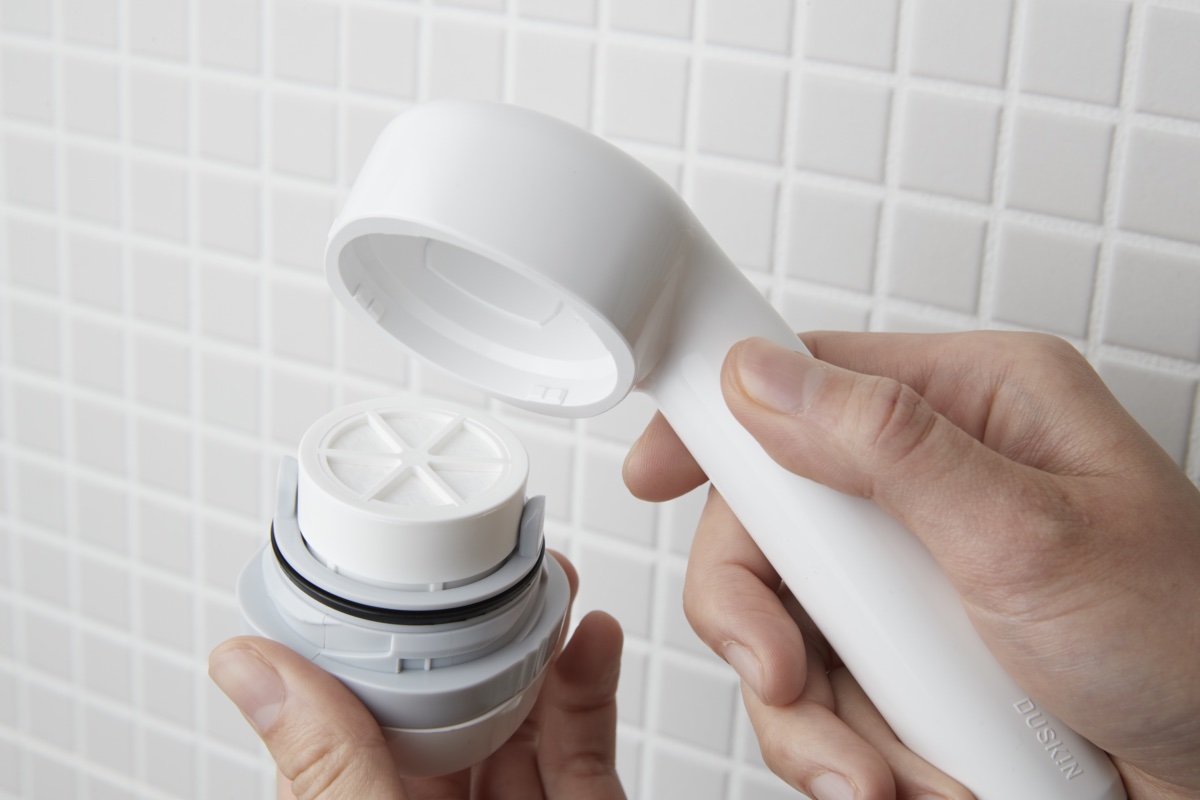 残留塩素を除去する浄水カートリッジ付き