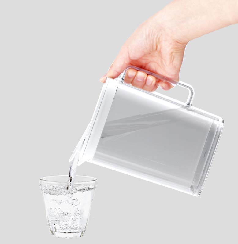 持ちやすい取っ手を備える