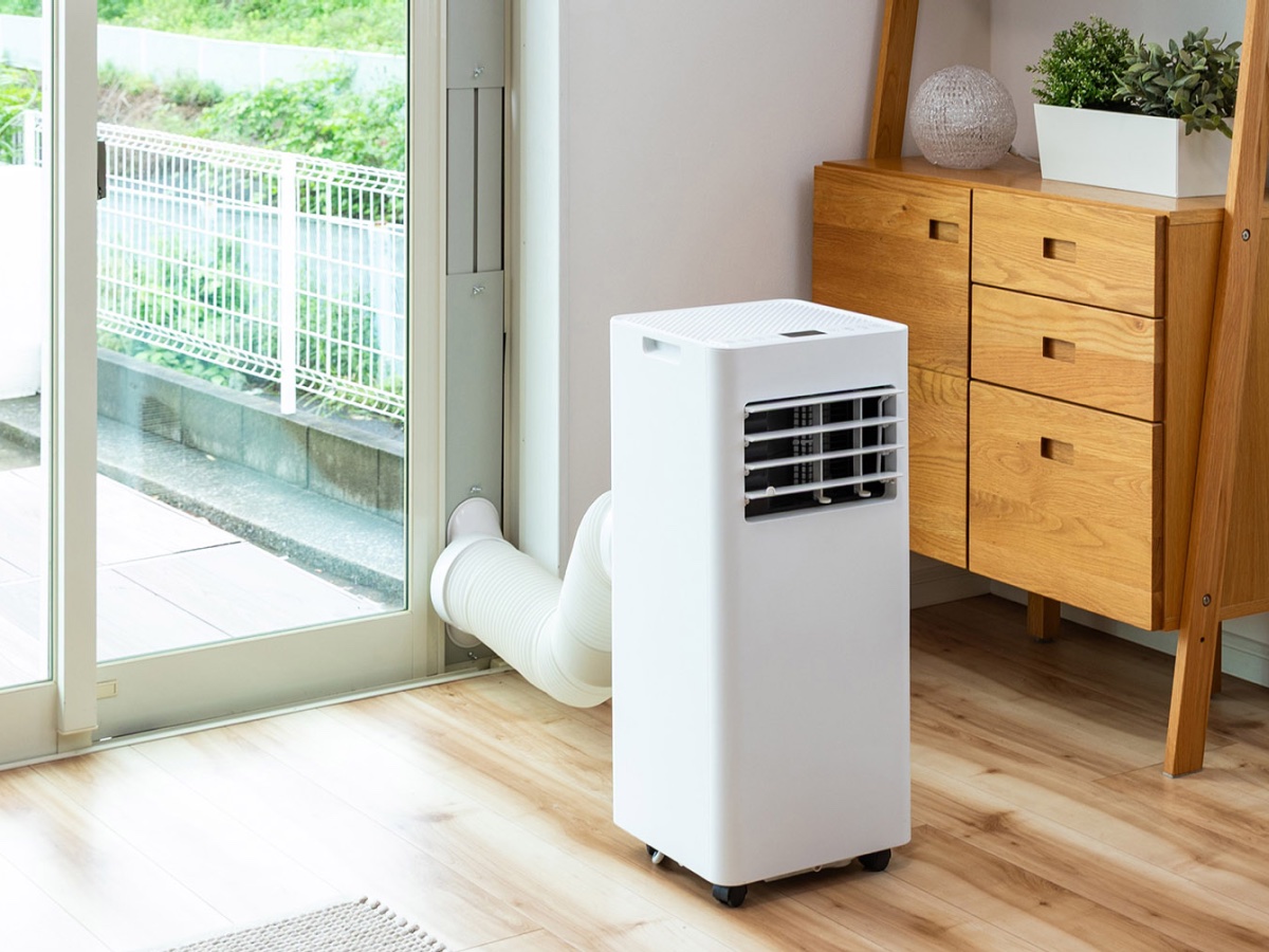 冷風/温風/ドライ/送風機能を搭載