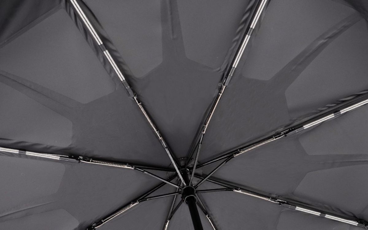傘の内側に貼られている特殊シートが折りたたみをサポート