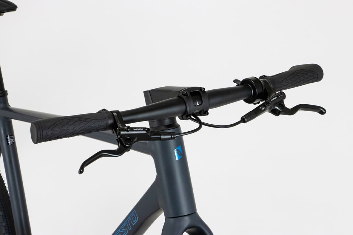 スマートなデザインも特徴のクロスバイク