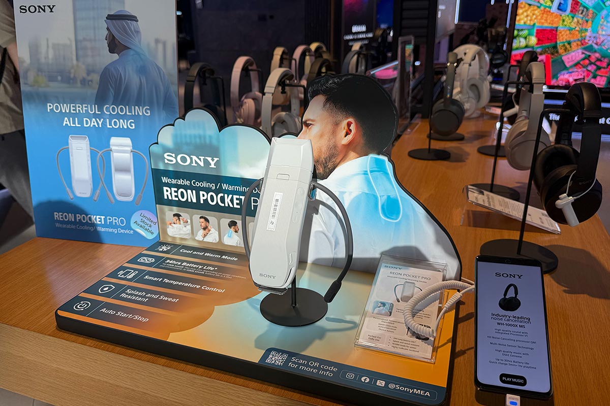 ドバイ・モールのソニーのショップで見たREON POCKET PROの展示販売の様子