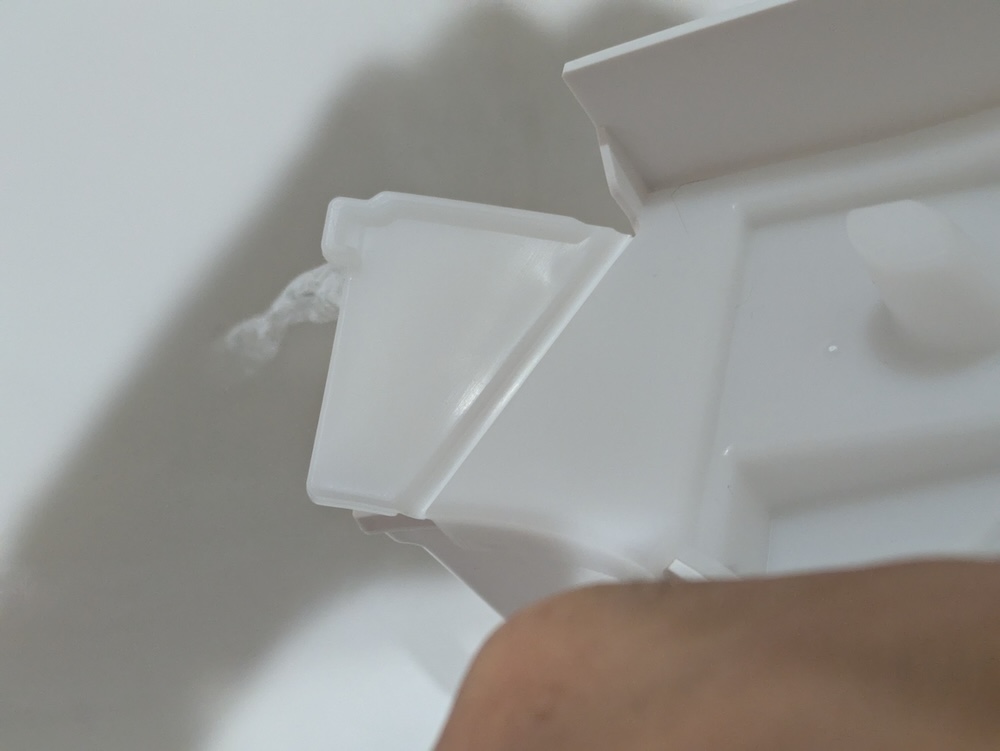 排水タンクを洗面台に持って行き、溜まった水を流すのは気持ちがいい