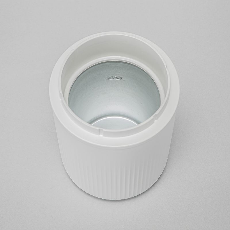 保冷容器を事前に冷凍庫で冷やす