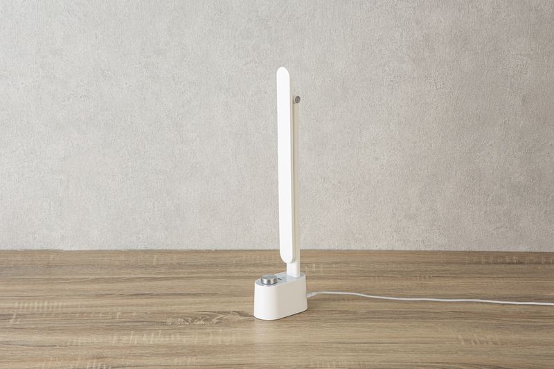 使用しない際にはアームをたたんでフラットに収納できる