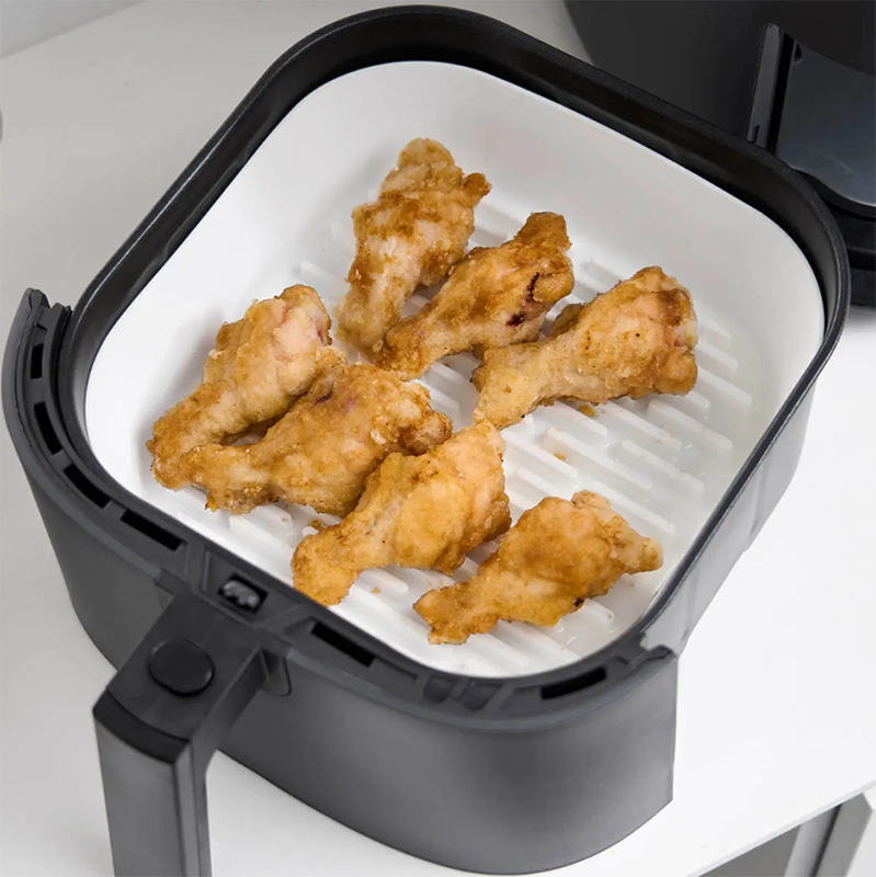 ノンフライヤーの内鍋に敷くことで、調理中の焦げ付きを防ぐ