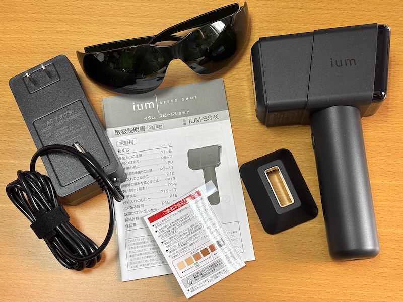 VIOアタッチメント、取扱説明書、カラースキンチャート、ACアダプター、サングラスが付属します