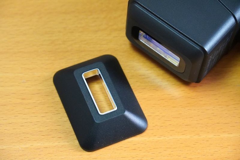 「VIOアタッチメント」。照射面に取り付けると、自動的にVIOモードに変更します