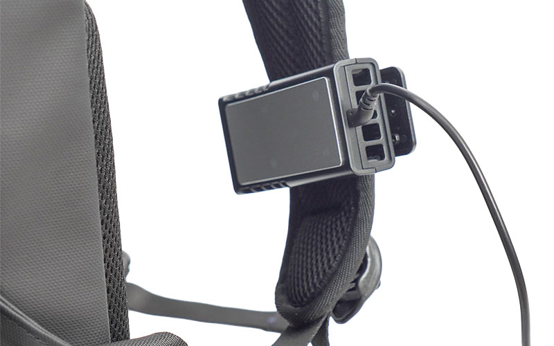 取り付けはクリップで