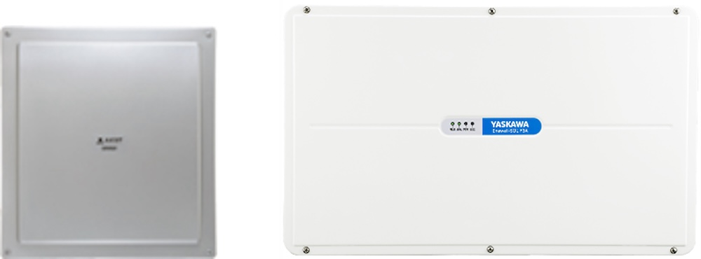 余剰売電型自家消費システム。左が自家消費専用パワーコンディショナ単相用、右が太陽光発電システム用パワーコンディショナ三相用