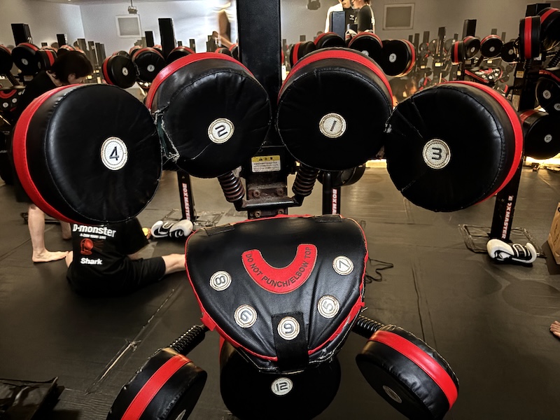 ボクシングの元世界チャンピオンが考案した「ボックスマスター」。ドラムセットのように複数のパッドで構成されている