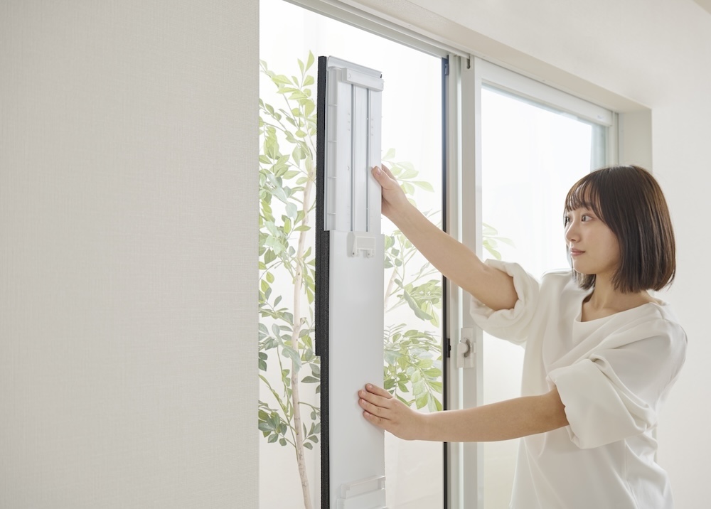 排気ダクトを窓に隙間なく取り付けるのに便利な、窓パネル
