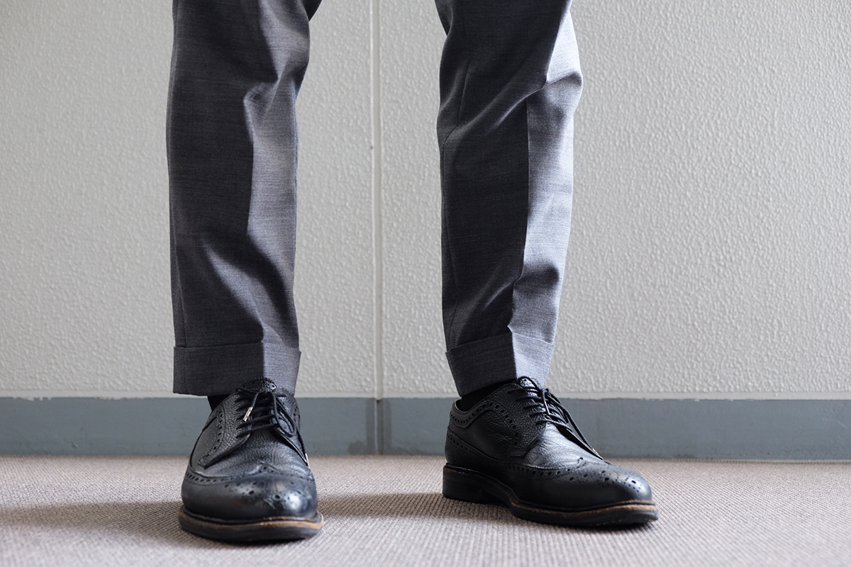 スーツに合わせやすいです